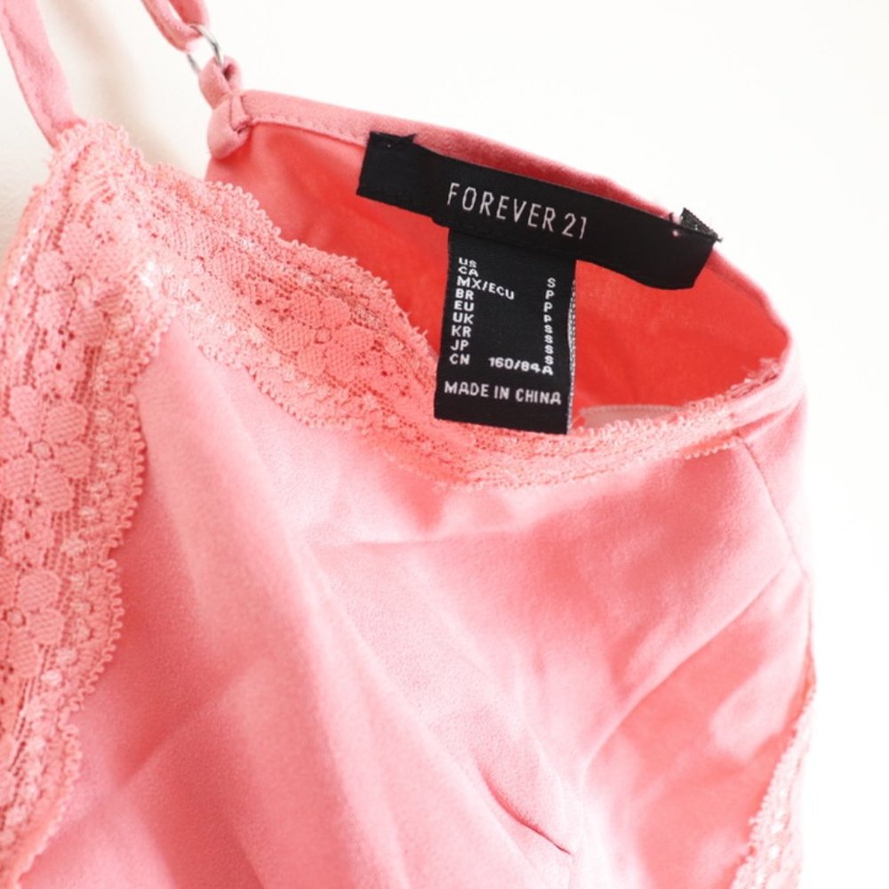 SOLD Forever 21 Pink Lace Satin Bandana Top Size S - Picture 3 of 4